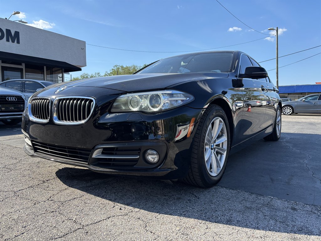 2016 BMW 5-Series 528i photo