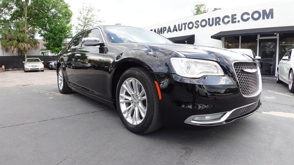 2017 Chrysler 300 C photo