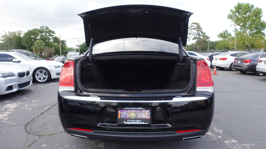 2017 Chrysler 300 C photo