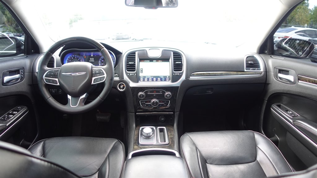 2017 Chrysler 300 C photo