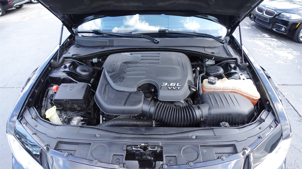 2017 Chrysler 300 C photo