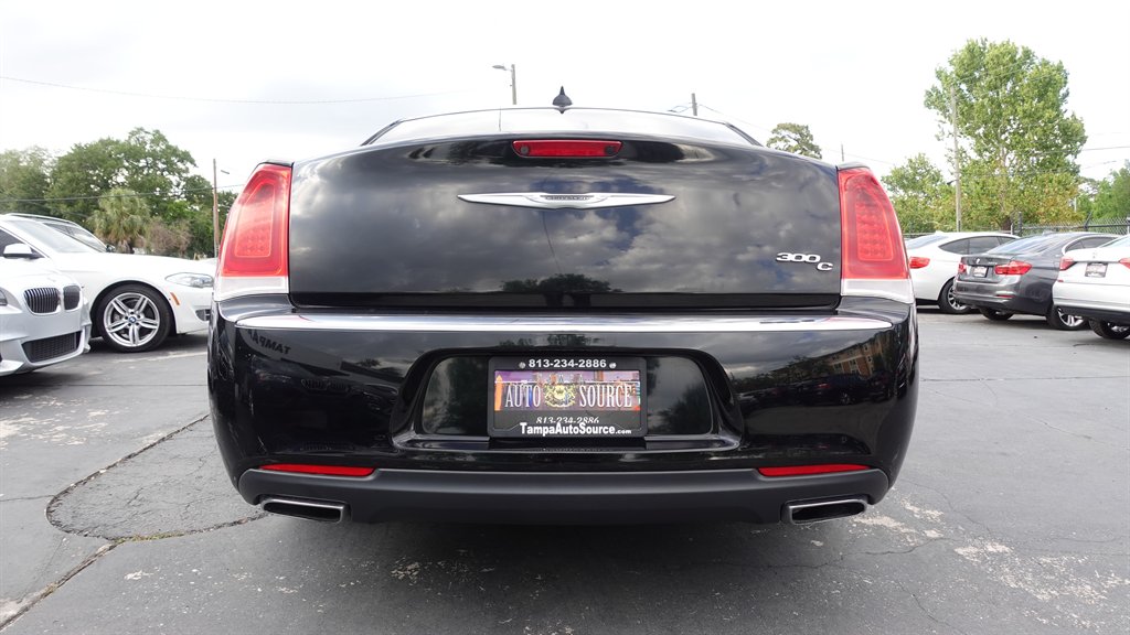 2017 Chrysler 300 C photo