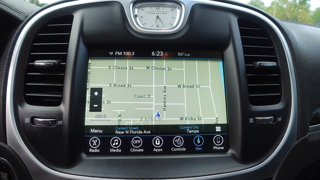 2017 Chrysler 300 C photo