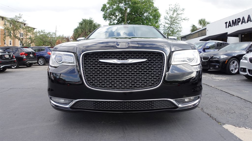2017 Chrysler 300 C photo