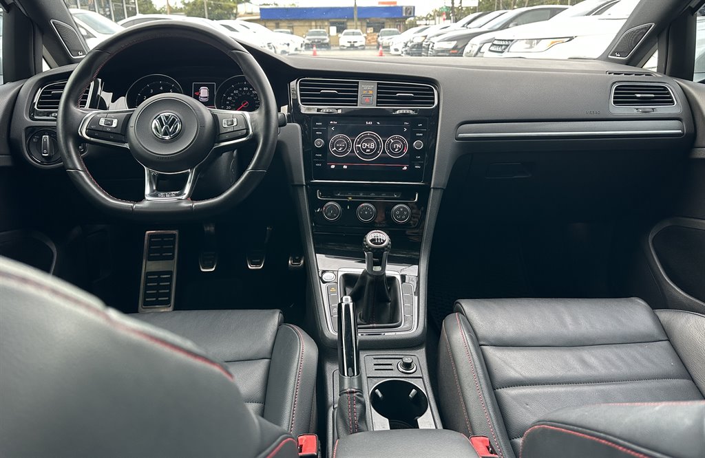2019 Volkswagen GTI SE photo