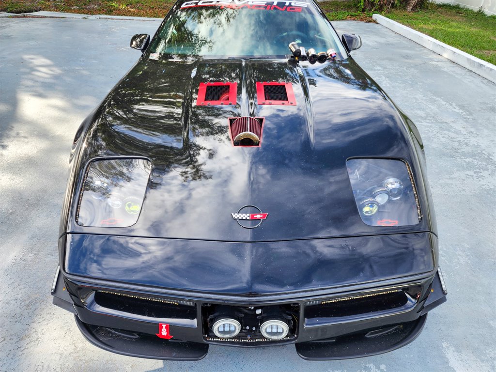 1989 CHEVROLET Corvette Coupe - $9,995