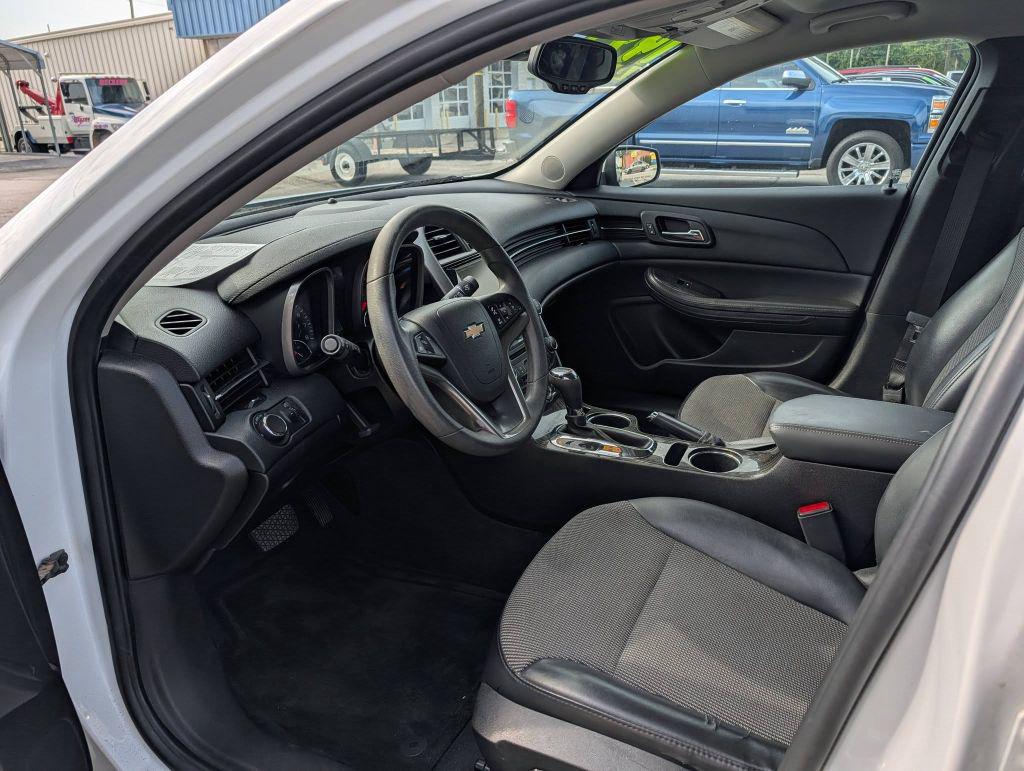 2015 Chevrolet Malibu - $7,995