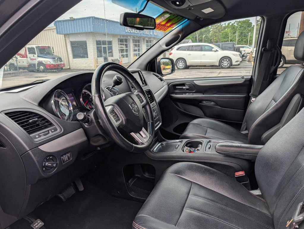 2017 Dodge Grand Caravan - $8,995