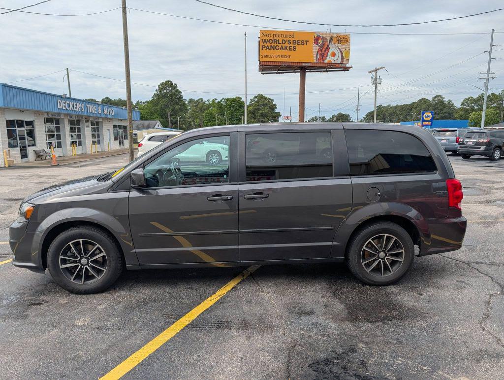 2017 Dodge Grand Caravan - $8,995