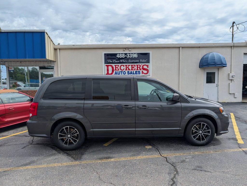 2017 Dodge Grand Caravan - $8,995
