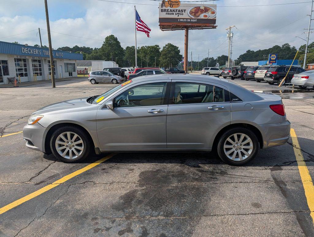 2013 Chrysler 200 - $5,995