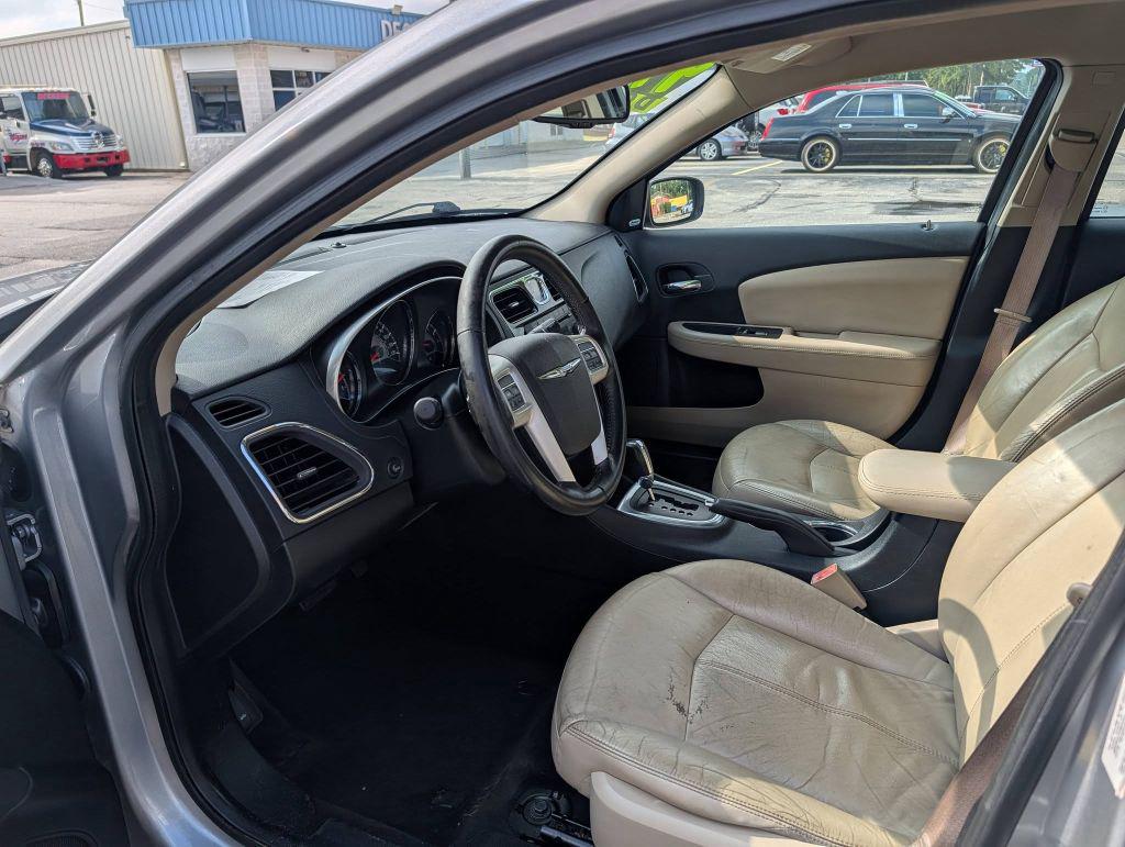 2013 Chrysler 200 - $5,995