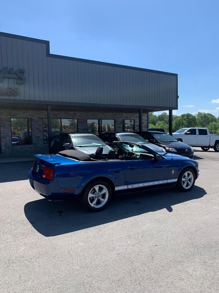 2008 Ford Mustang V6 Deluxe photo
