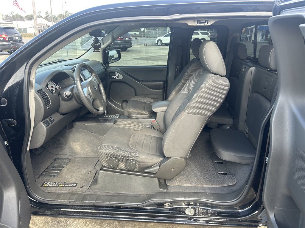 2018 Nissan Frontier Desert Runner photo