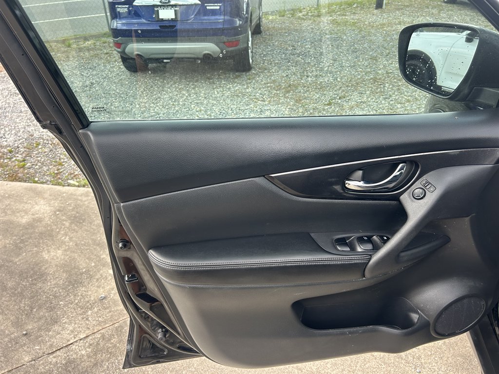 2018 Nissan Rogue SV photo