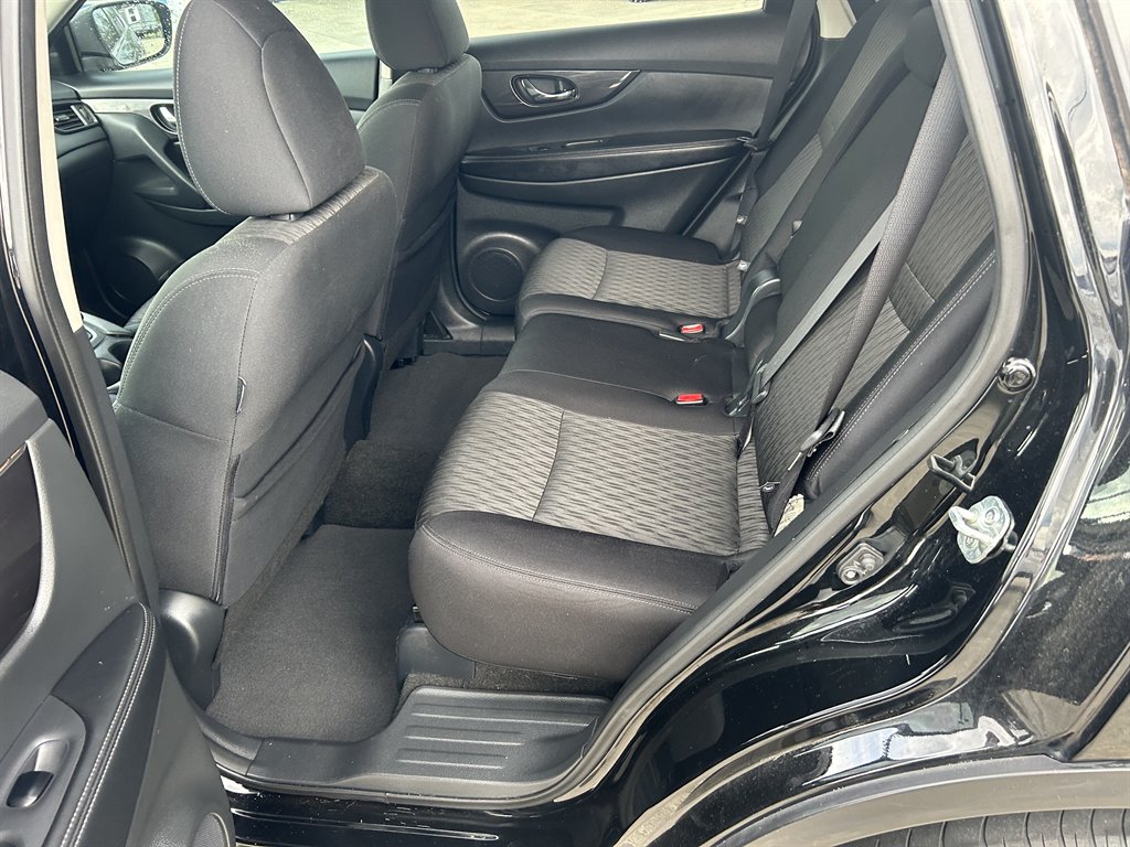 2018 Nissan Rogue SV photo