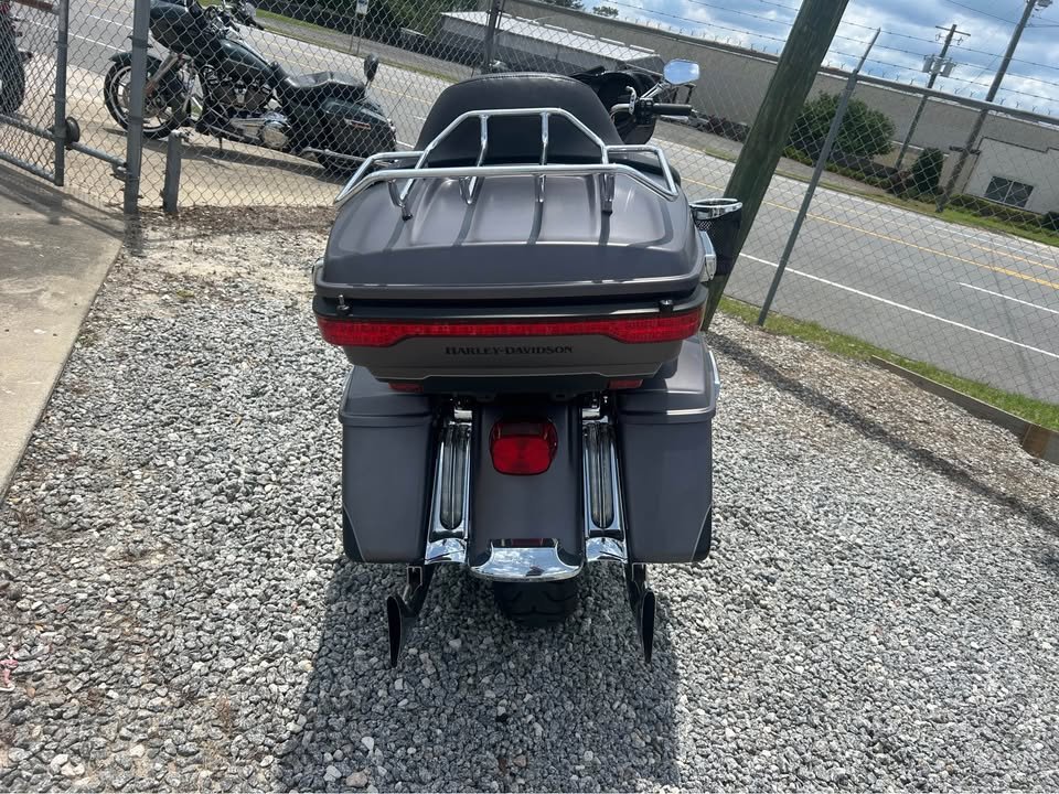 2017 Harley-Davidson Street Glide Special - $11,995
