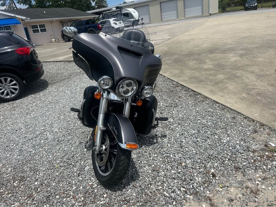 2017 Harley-Davidson Street Glide Special - $11,995