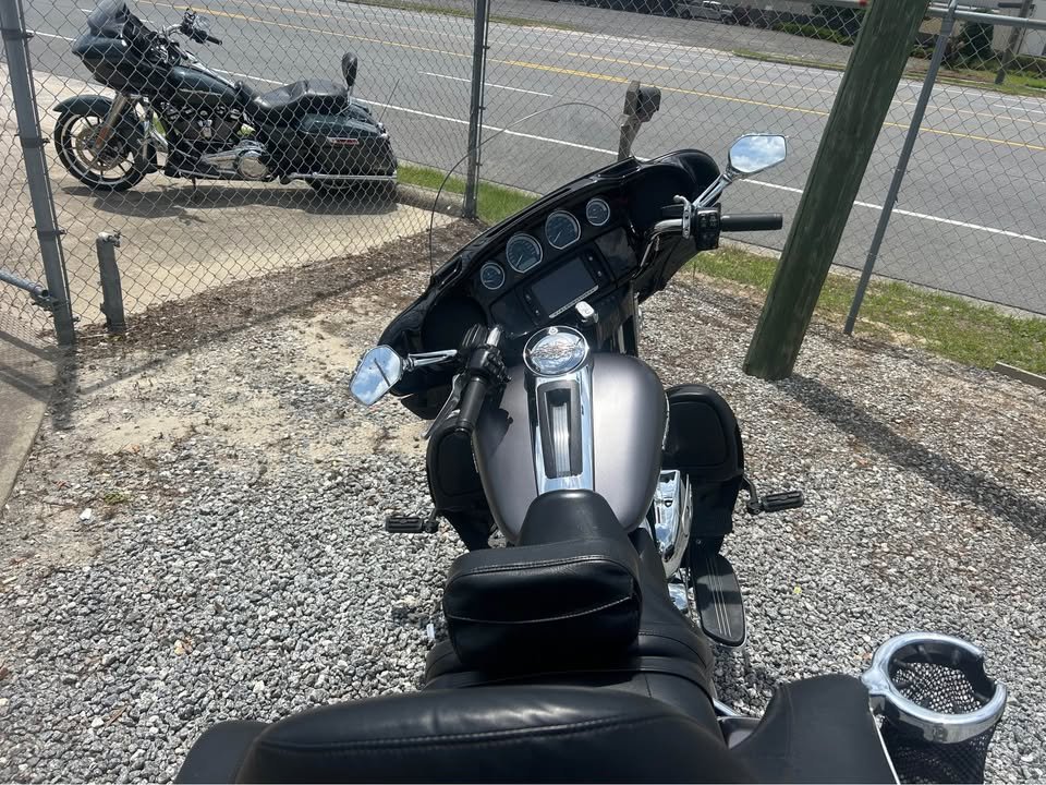 2017 Harley-Davidson Street Glide Special - $11,995