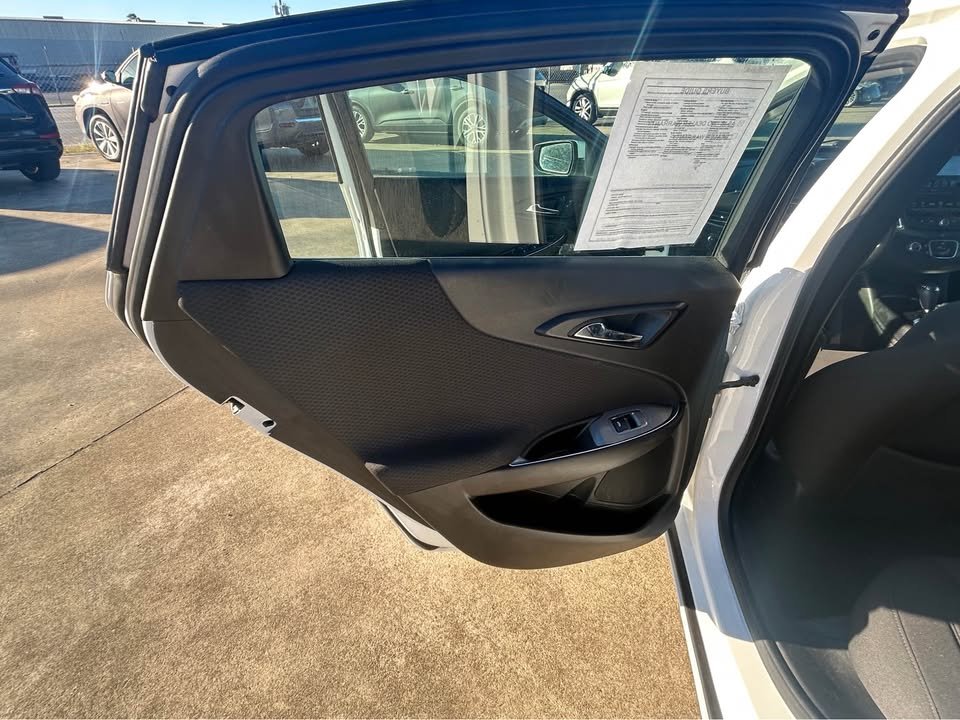 2018 Chevrolet Malibu - $13,495