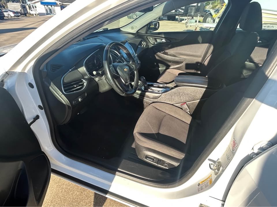 2018 Chevrolet Malibu - $13,495