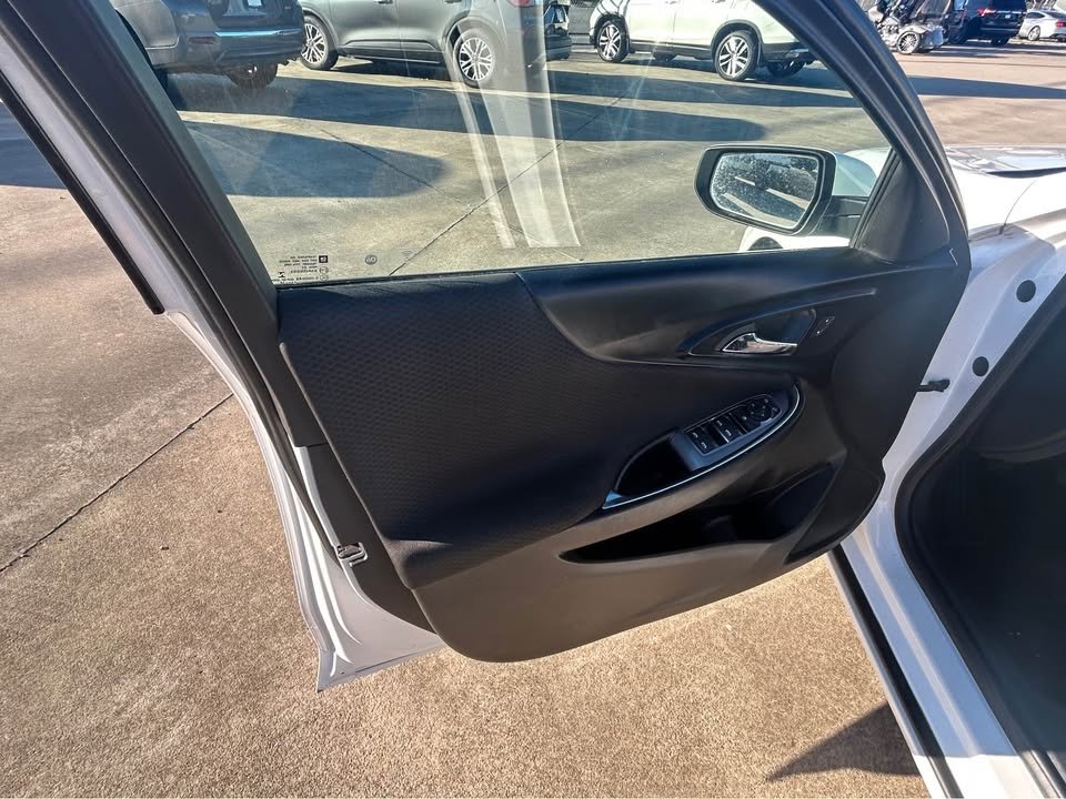 2018 Chevrolet Malibu - $13,495