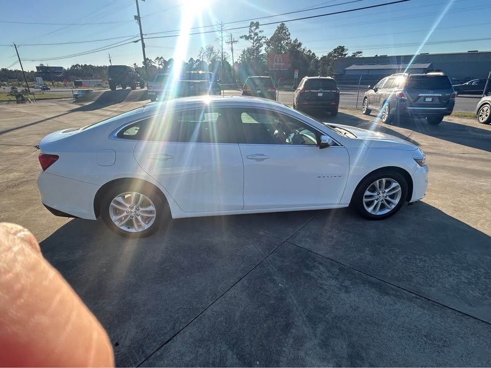 2018 Chevrolet Malibu - $13,495