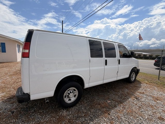 2017 Chevrolet G2500 Vans