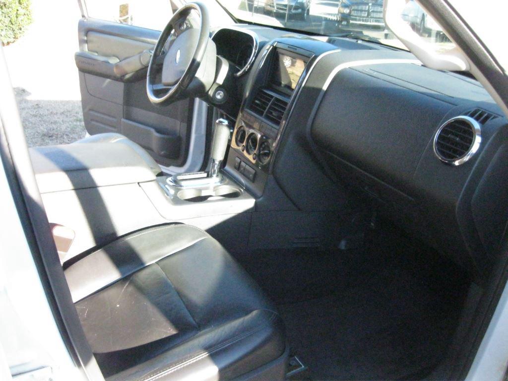 2010 Ford Explorer XLT photo