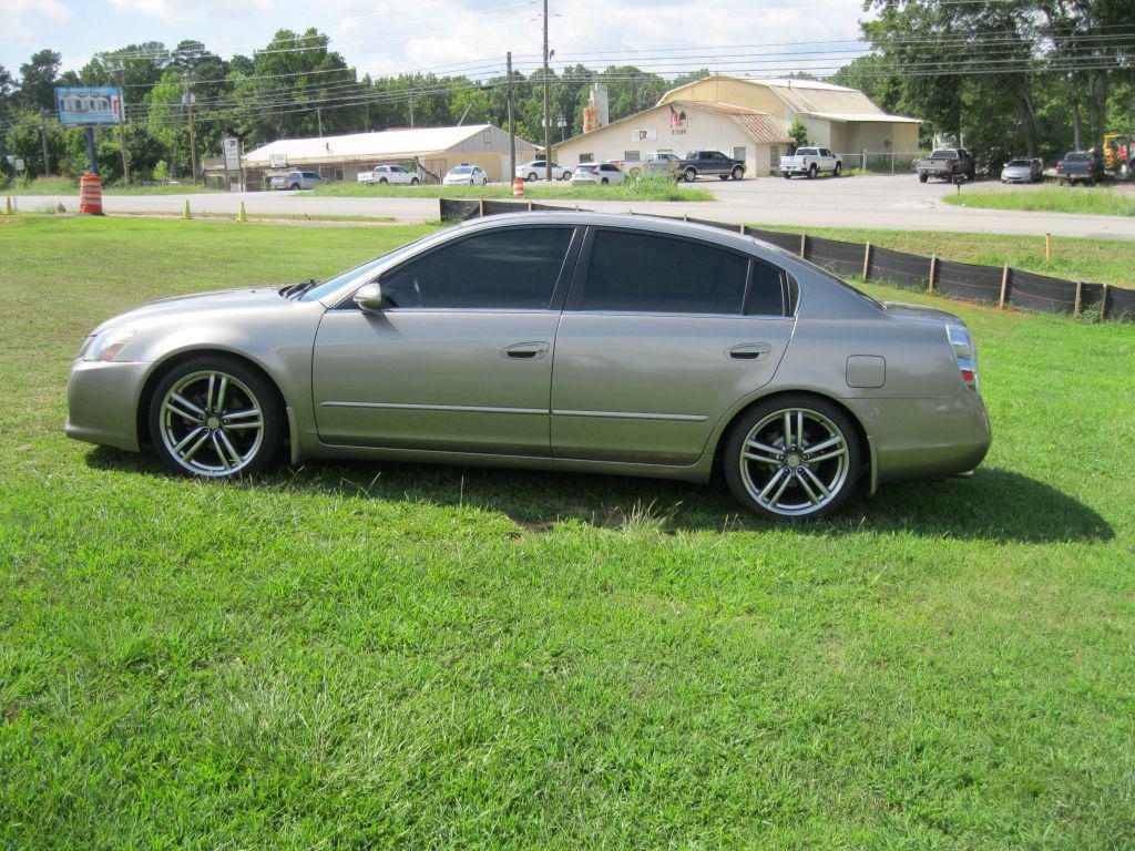 2005 Nissan Altima - $2,375