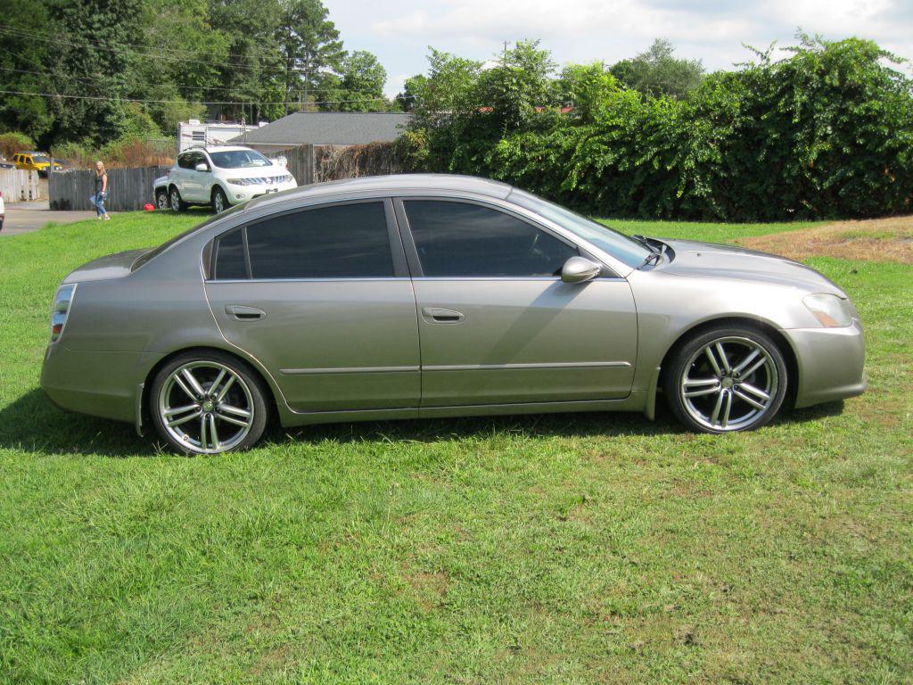 2005 Nissan Altima - $2,375