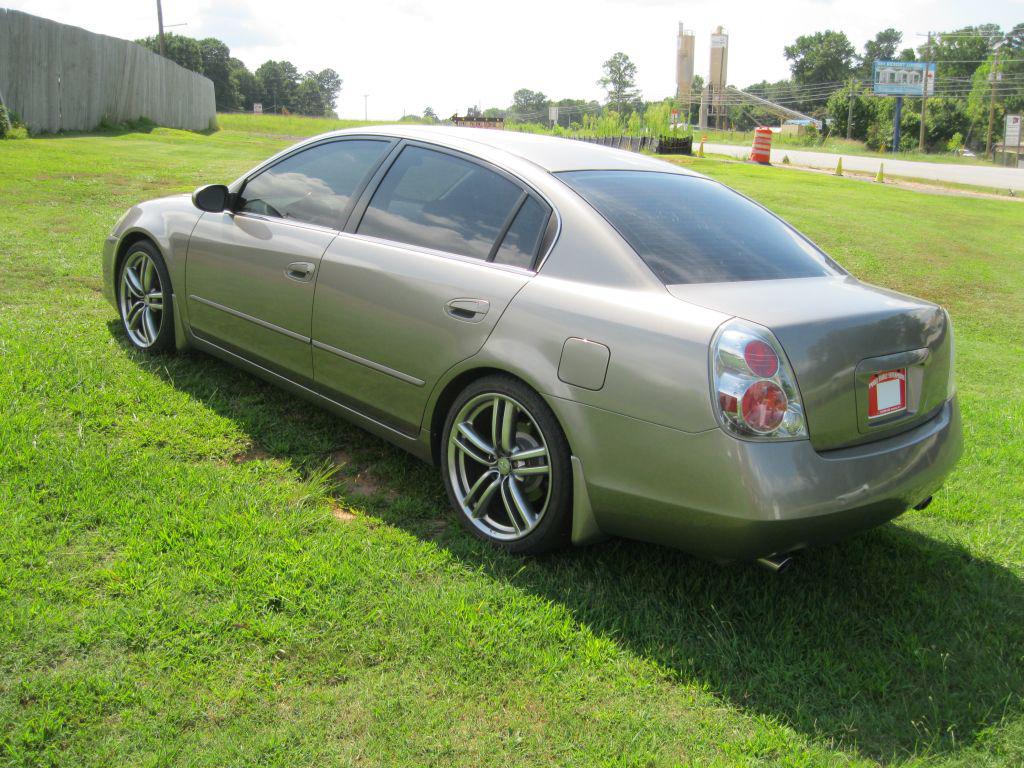 2005 Nissan Altima - $2,375