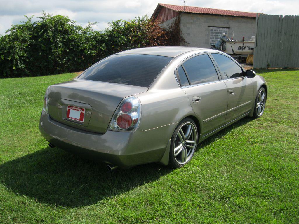 2005 Nissan Altima - $2,375