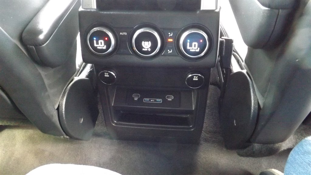 2017 Land Rover Discovery - $17,995