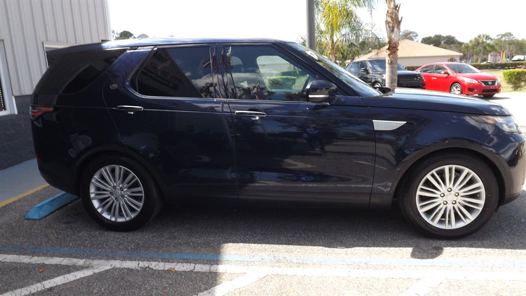 2017 Land Rover Discovery - $17,995