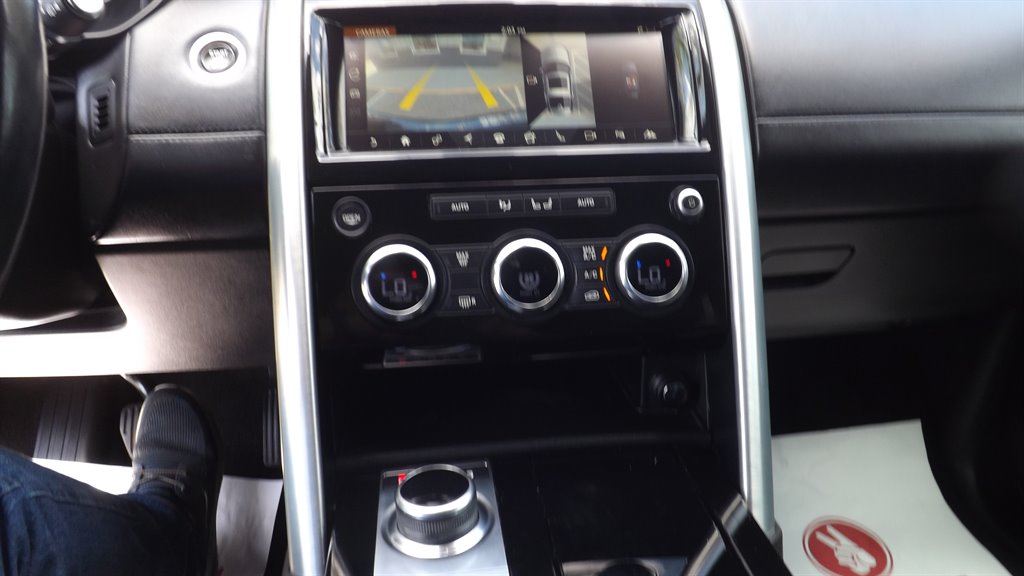 2017 Land Rover Discovery - $17,995