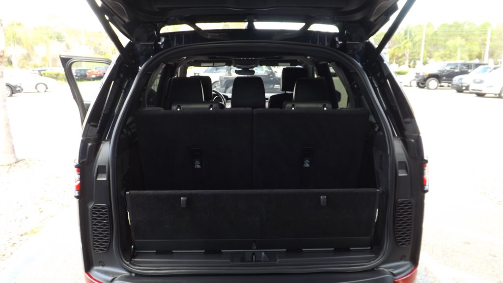 2017 Land Rover Discovery - $17,995