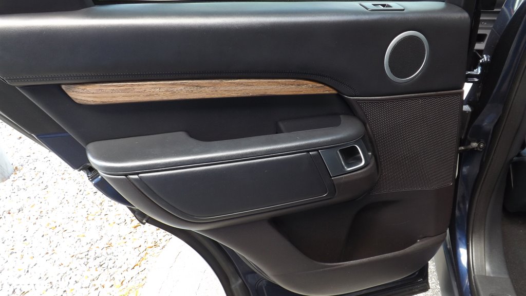2017 Land Rover Discovery - $17,995
