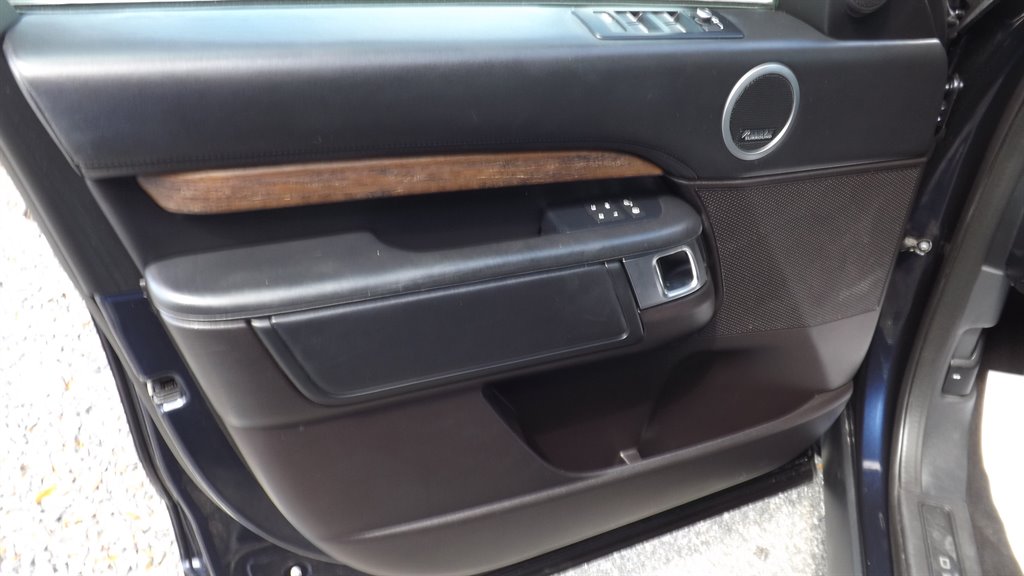 2017 Land Rover Discovery - $17,995