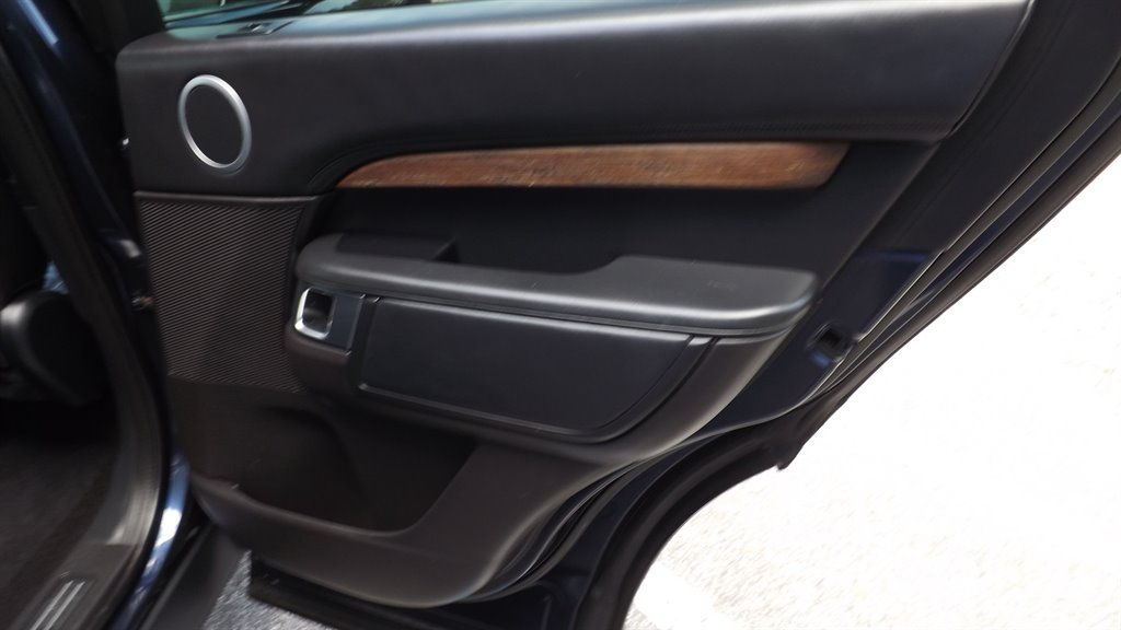 2017 Land Rover Discovery - $17,995