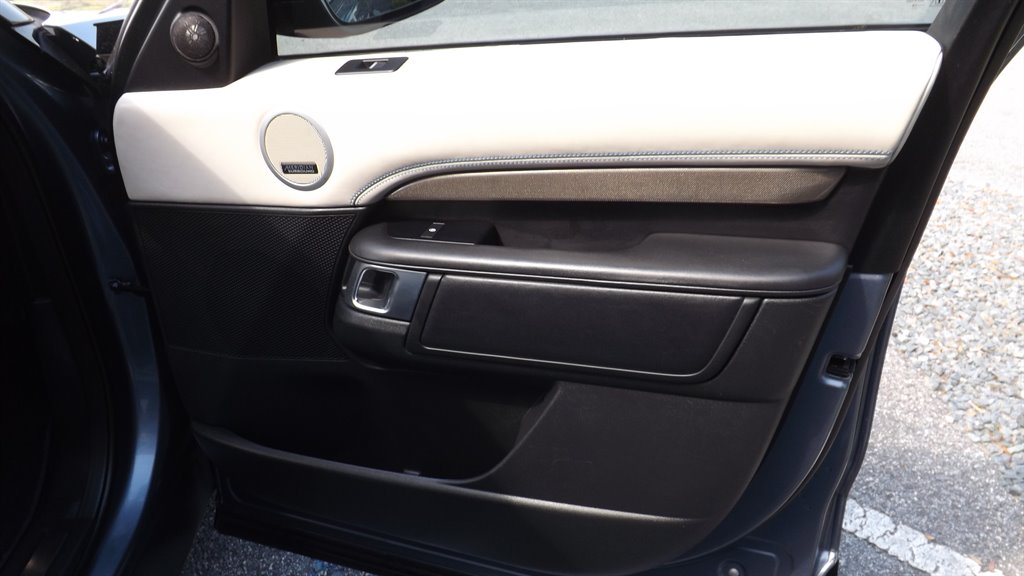 2019 Land Rover Discovery - $27,995