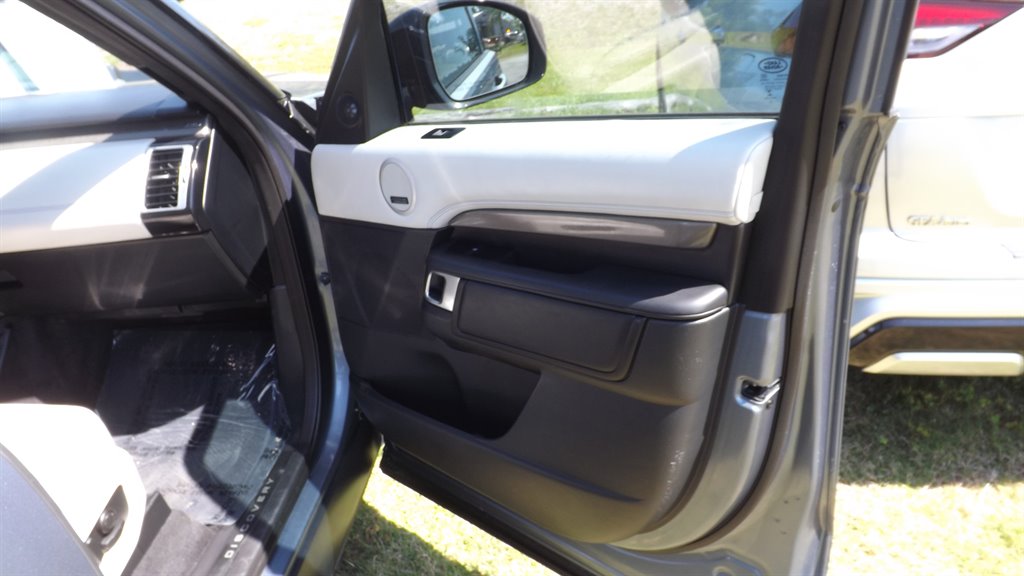 2019 Land Rover Discovery - $27,995