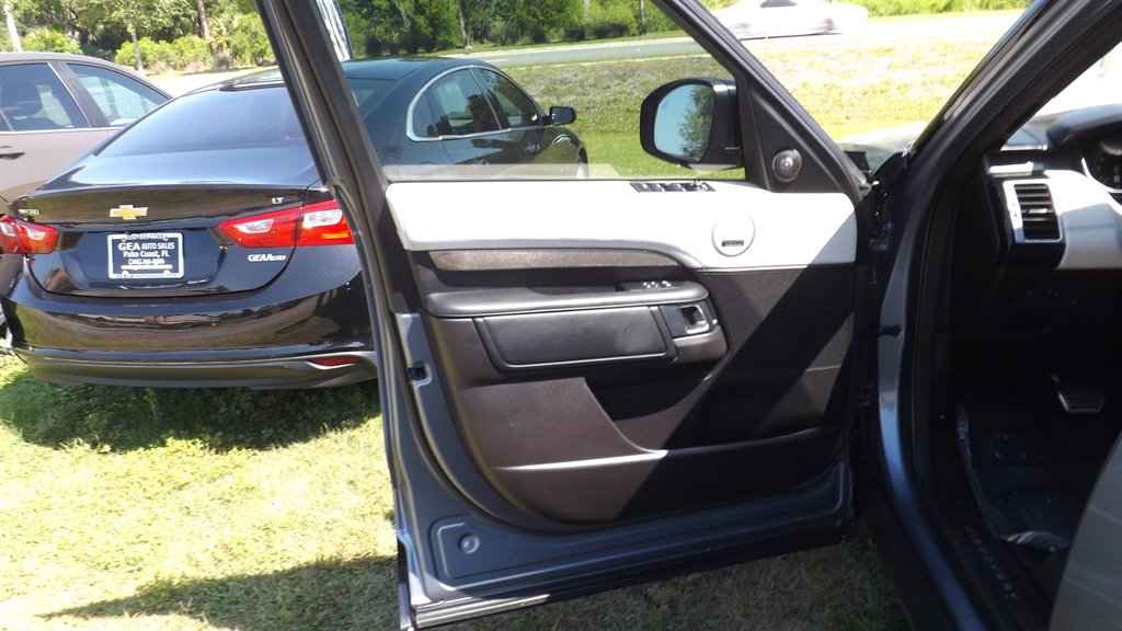 2019 Land Rover Discovery - $27,995