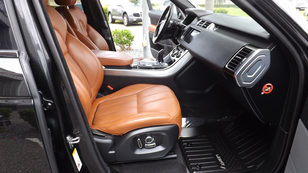 2016 Land Rover Range Rover Sport - $22,995