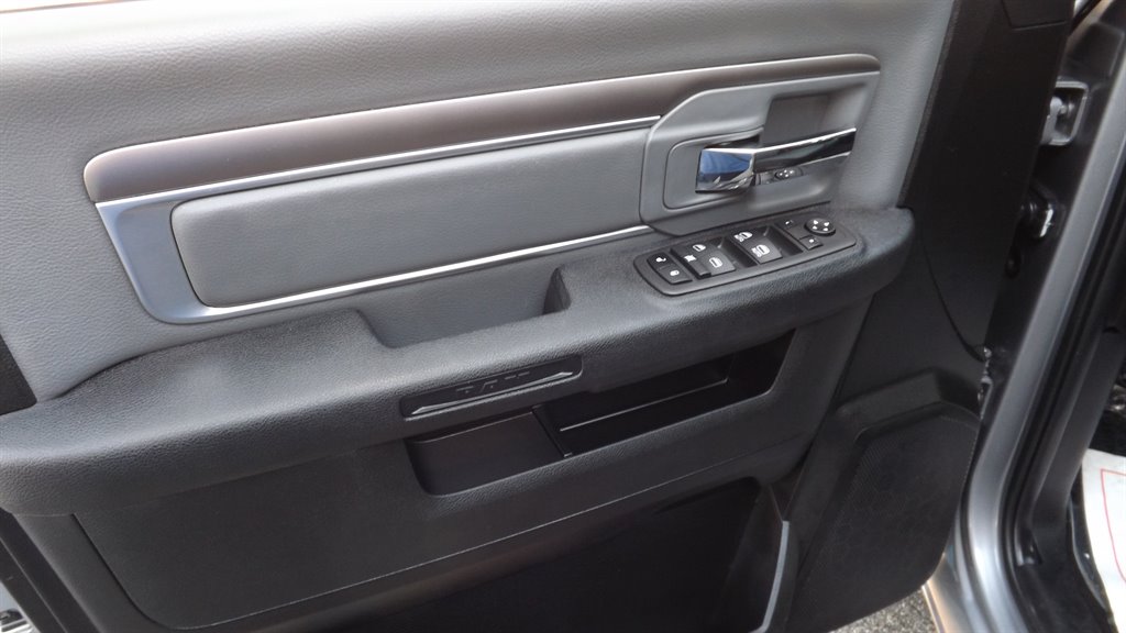 2024 RAM 1500 DS SLT photo
