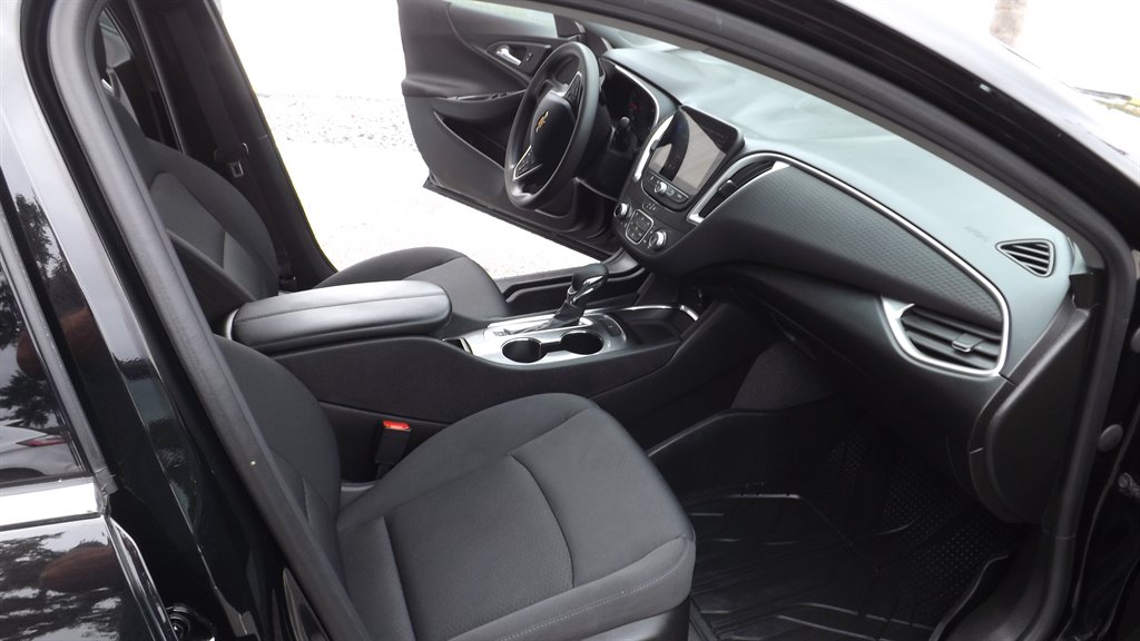2023 Chevrolet Malibu - $21,995