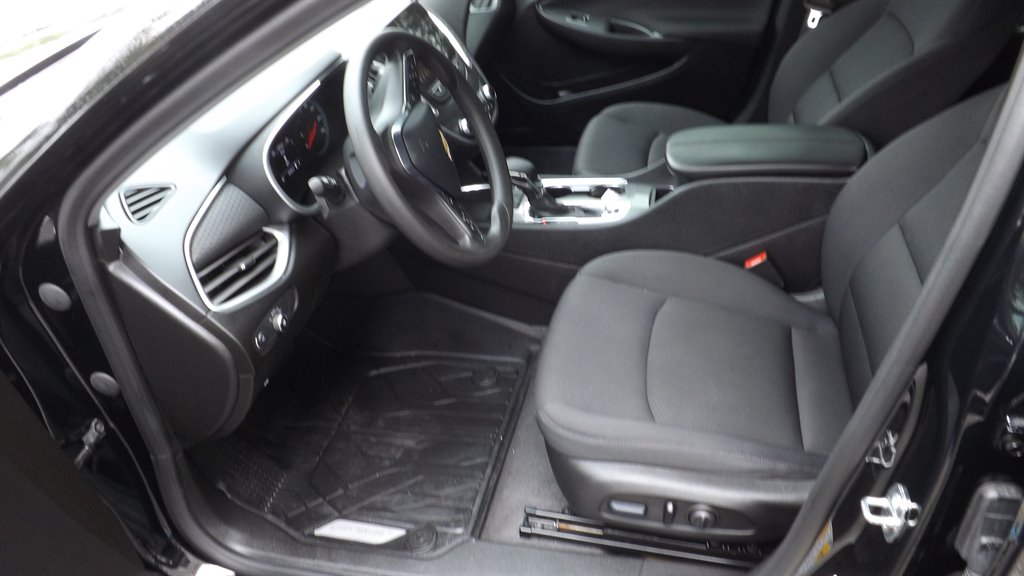 2023 Chevrolet Malibu - $21,995