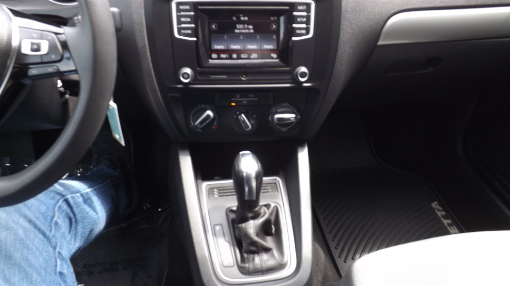 2017 Volkswagen Jetta - $12,995