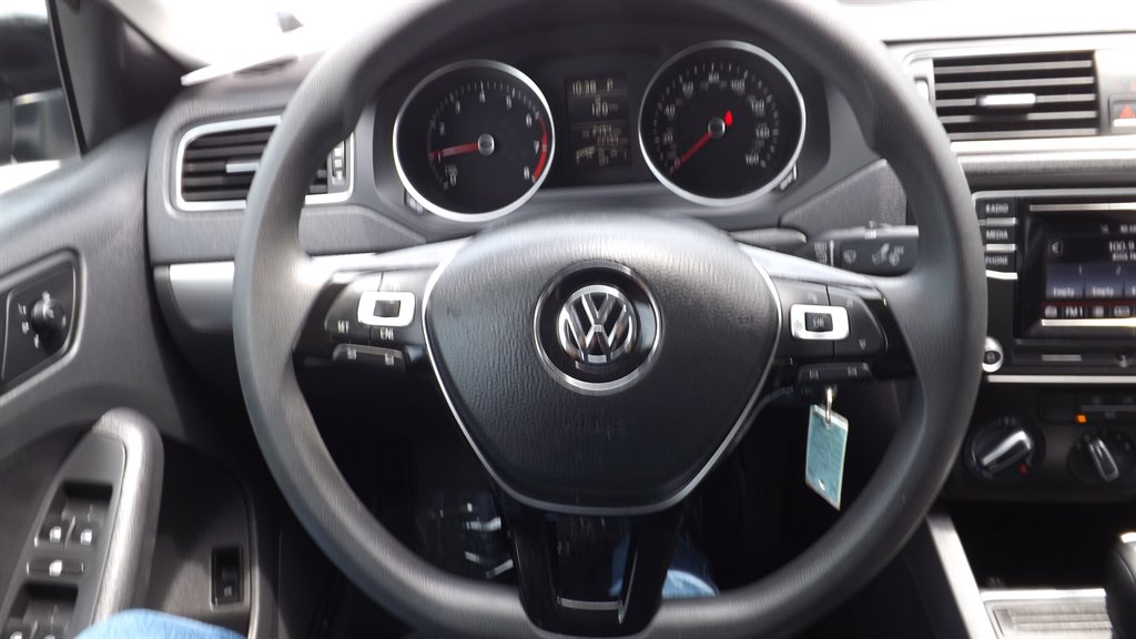 2017 Volkswagen Jetta - $12,995