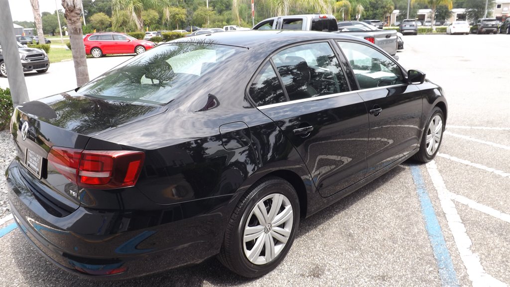 2017 Volkswagen Jetta - $12,995